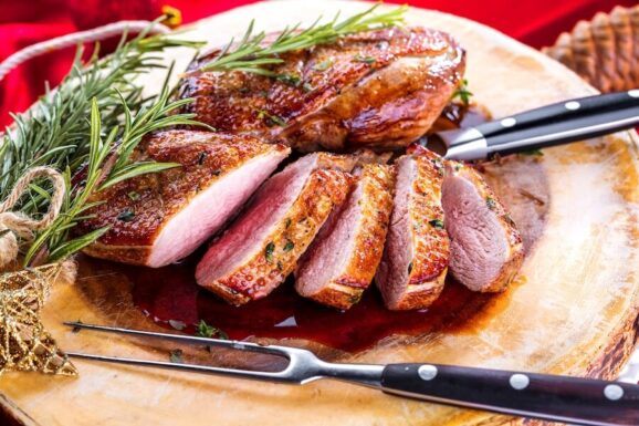 Ente gewürzt und geschnitten