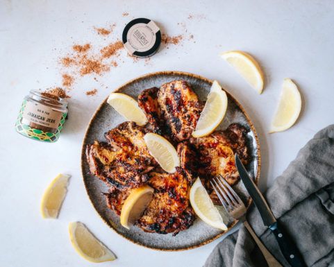 Gegrilltes Joghurt-Tamarinden Hühnchen mit Jamaican Jerk