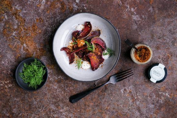 Rote Bete mit Amaranth, Dukkah und Dill