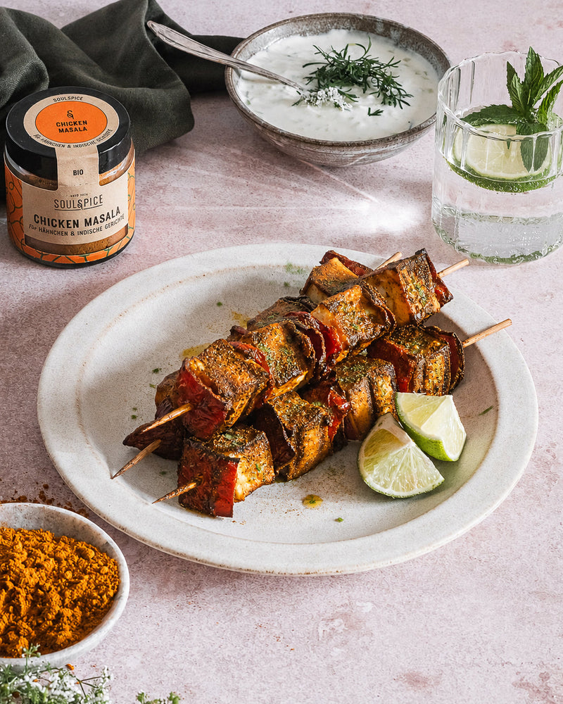 Vegetarische indische Grillspieße mit Chicken Masala